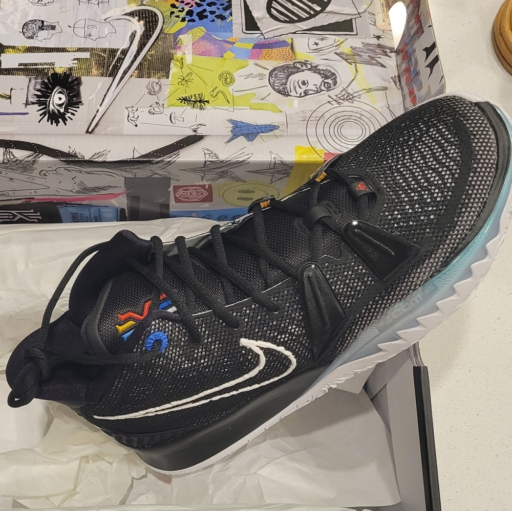 Size Men's 12 NIKE KYRIE 7